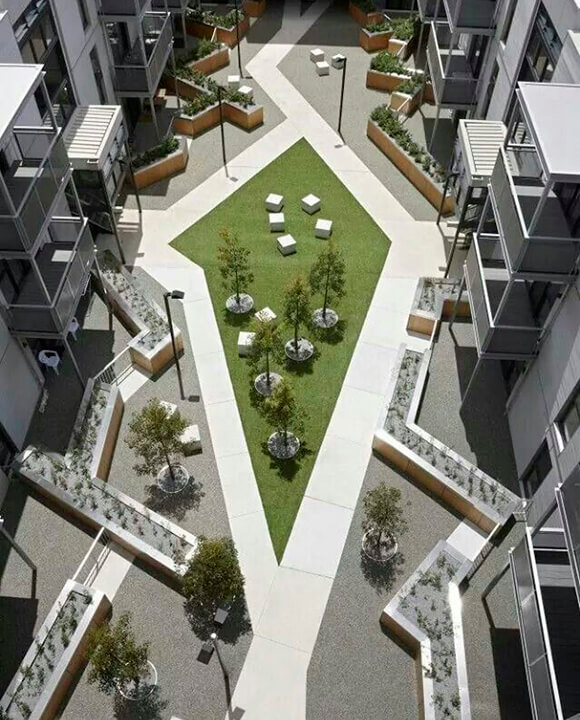 Благоустроенная территория жилого комплекса