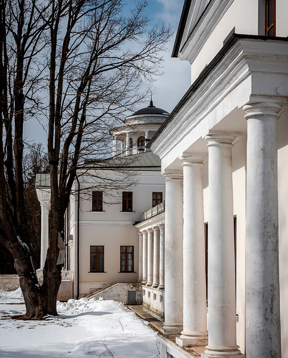 Классическая русская усадьба с колоннами